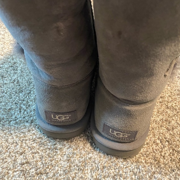 Grey Ugg Short Boot with Side Button - Picture 1 of 2